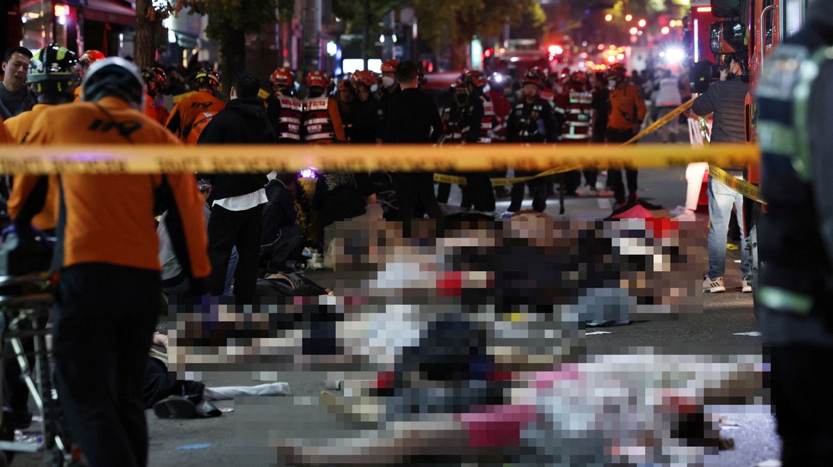 V tlačenici při oslavě Halloweenu v Soulu zemřelo 153 lidí